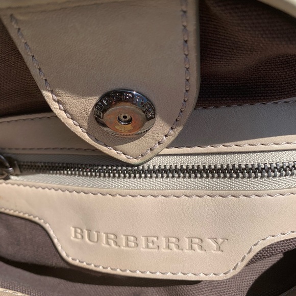 Burberry purse - Picture 4 of 12